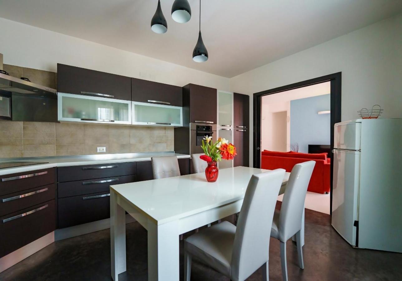 Guest Friends Apartment Трапани Стая снимка