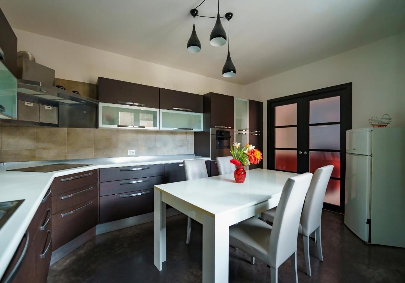 Guest Friends Apartment Трапани Стая снимка