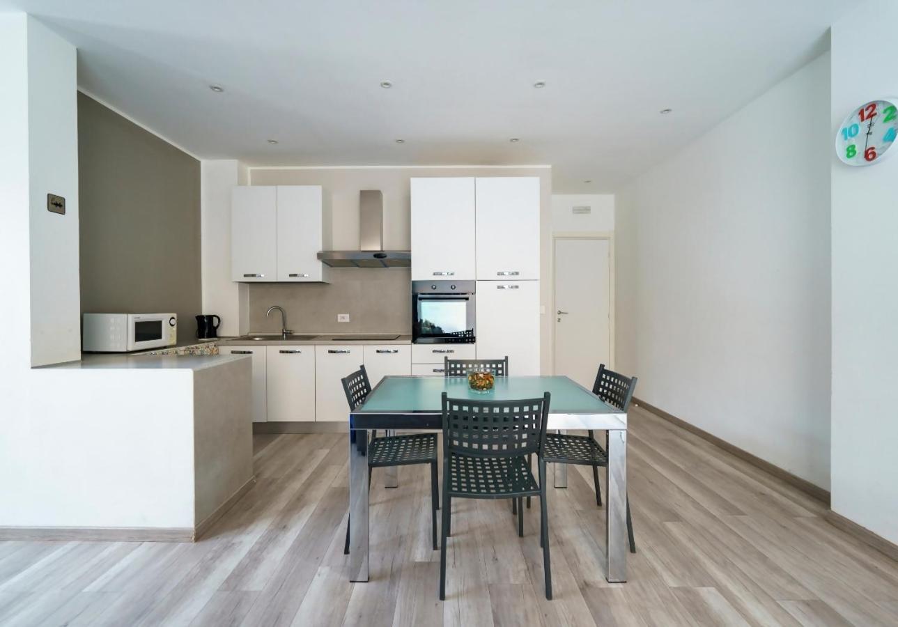 Guest Friends Apartment Трапани Стая снимка