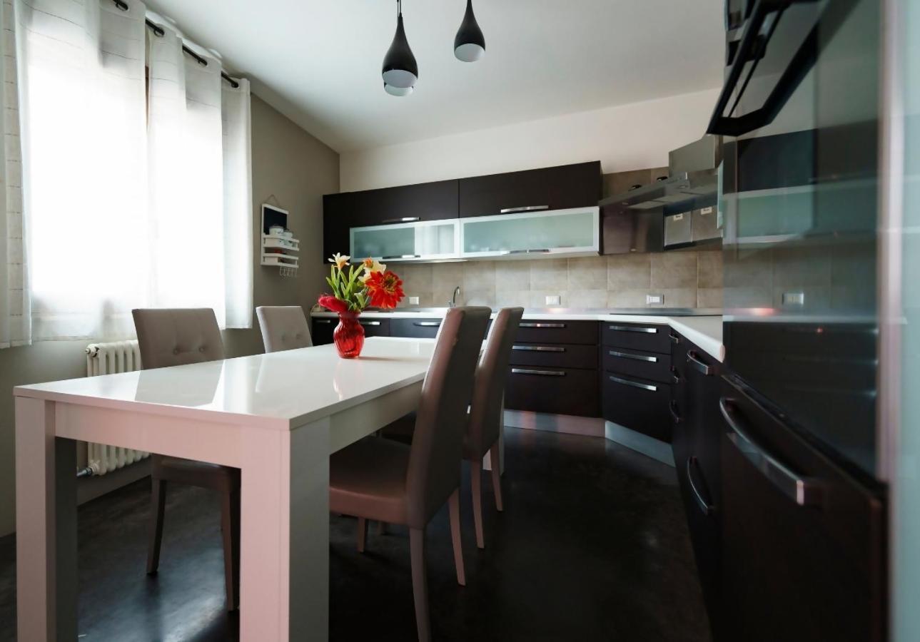 Guest Friends Apartment Трапани Стая снимка